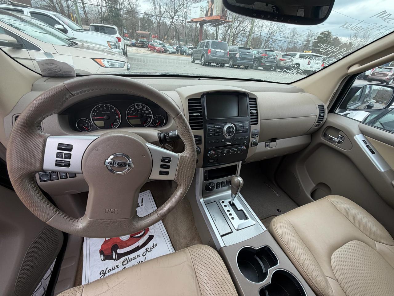 Nissan Pathfinder LE 4WD 2011