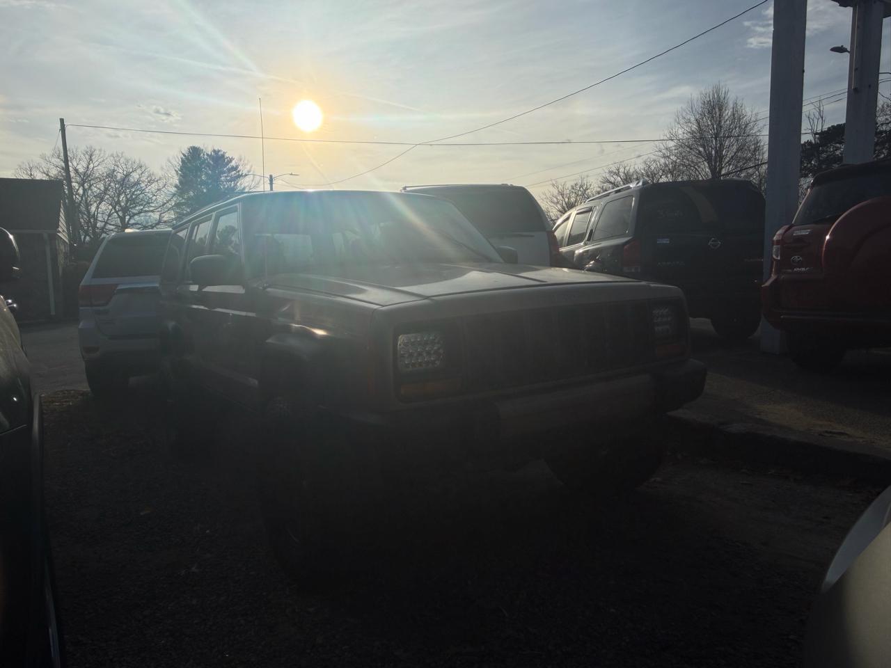 Jeep Cherokee Sport 4-Door 4WD 1999