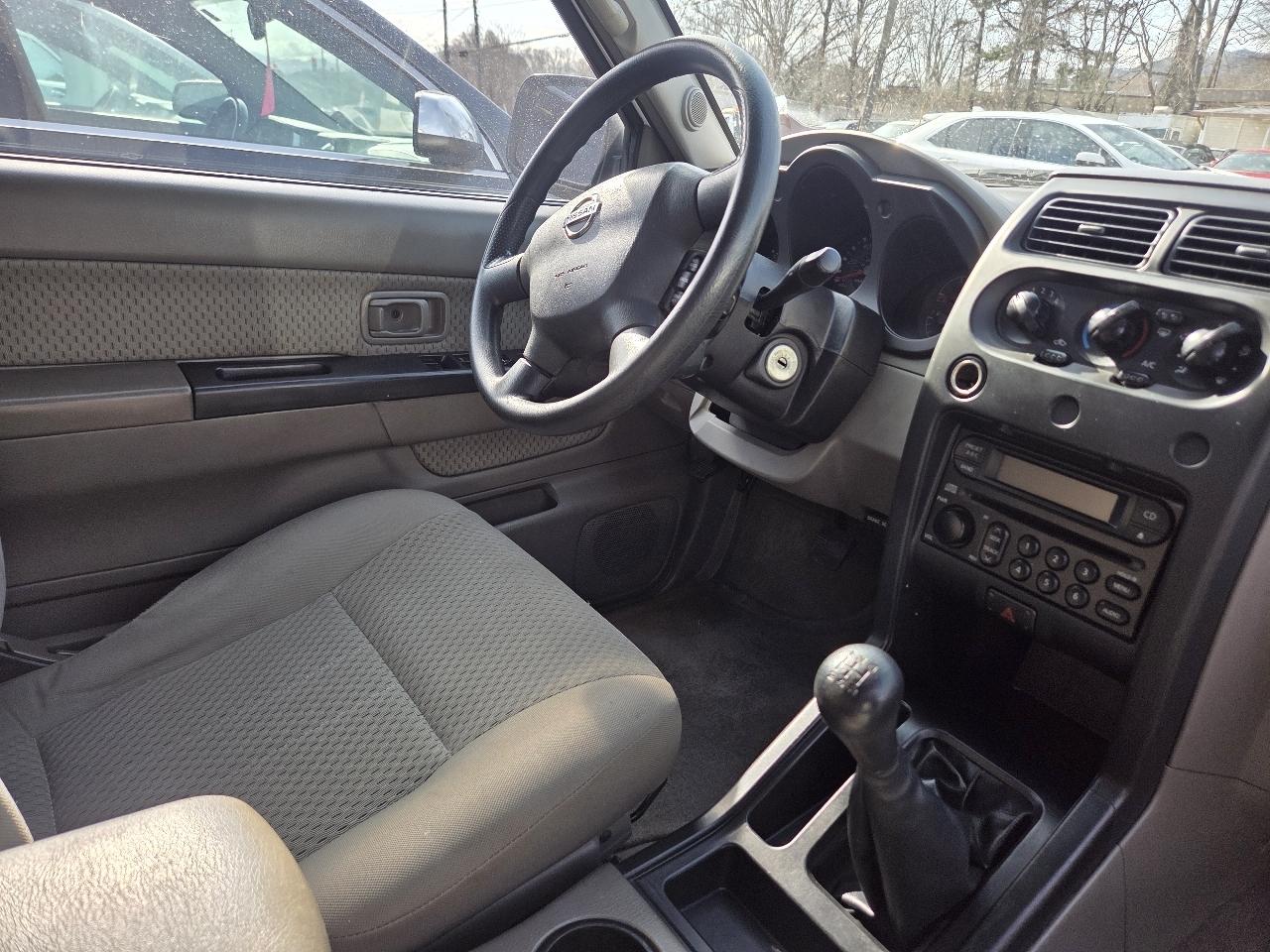 Nissan Xterra XE 2WD 2002