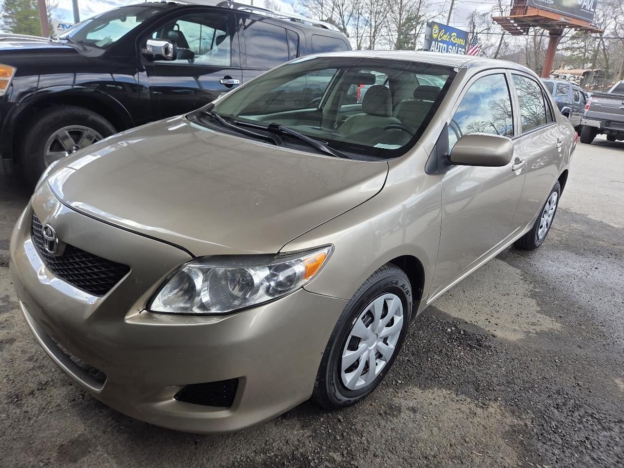 Toyota Corolla Base 4-Speed AT 2010