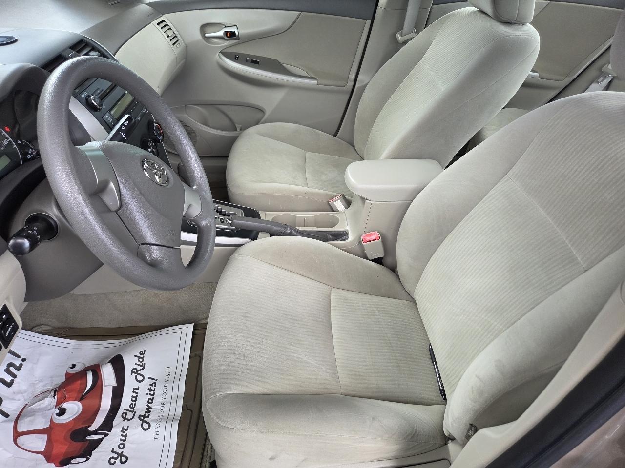 Toyota Corolla Base 4-Speed AT 2010