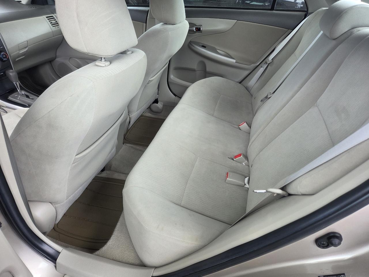 Toyota Corolla Base 4-Speed AT 2010