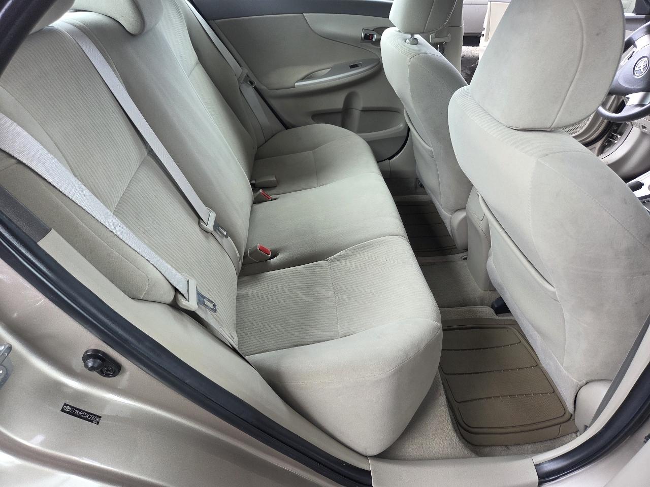 Toyota Corolla Base 4-Speed AT 2010