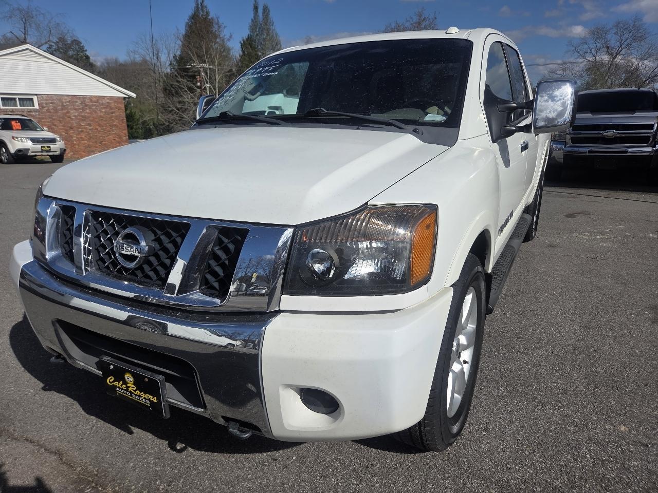 Nissan Titan SV Crew Cab 4WD 2012