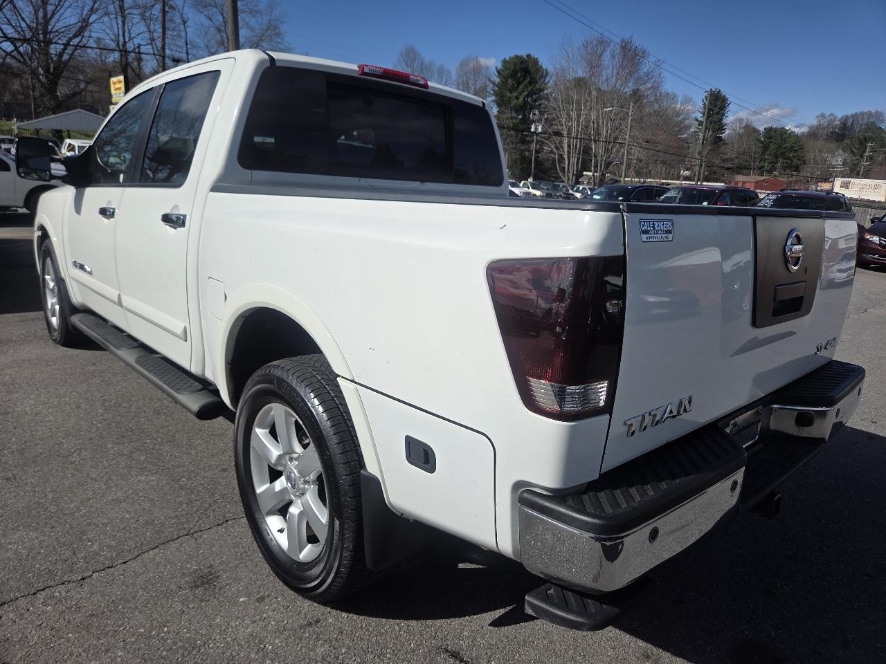 Nissan Titan SV Crew Cab 4WD 2012