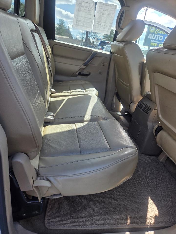 Nissan Titan SV Crew Cab 4WD 2012