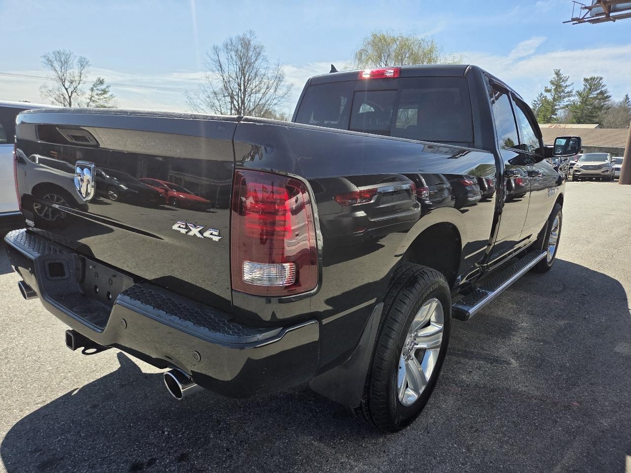 RAM 1500 Sport Quad Cab 4WD 2016