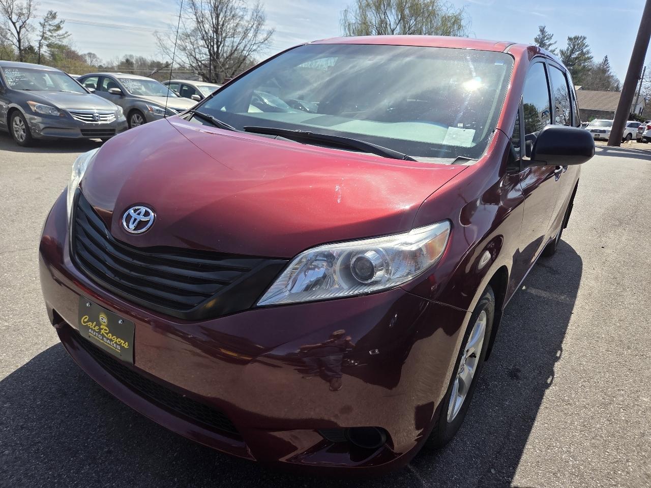 Toyota Sienna FWD 7-Passenger I4 2012
