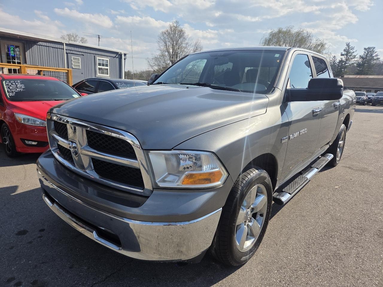 RAM 1500 SLT Crew Cab 4WD 2012