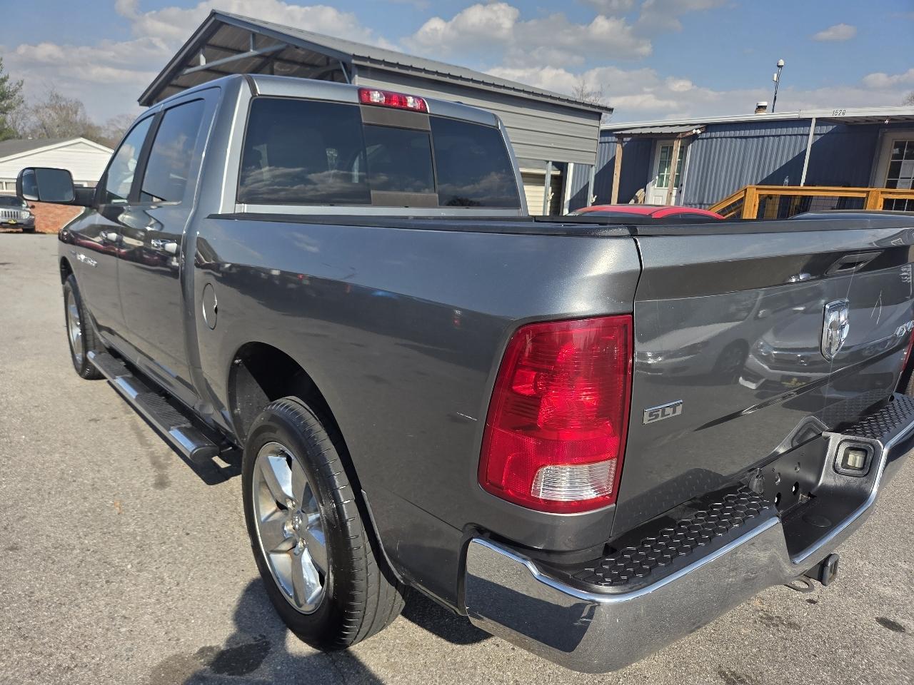 RAM 1500 SLT Crew Cab 4WD 2012