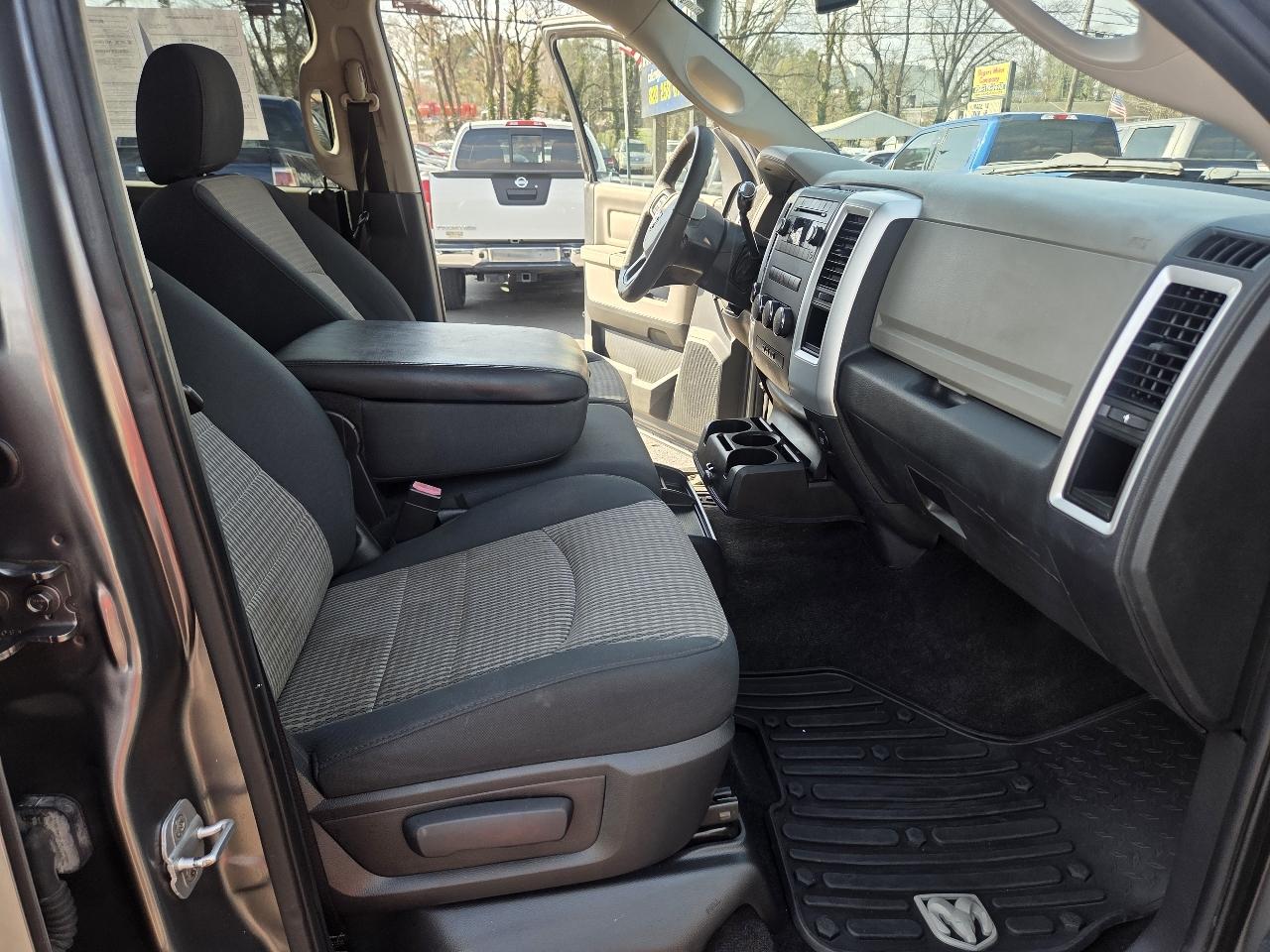 RAM 1500 SLT Crew Cab 4WD 2012