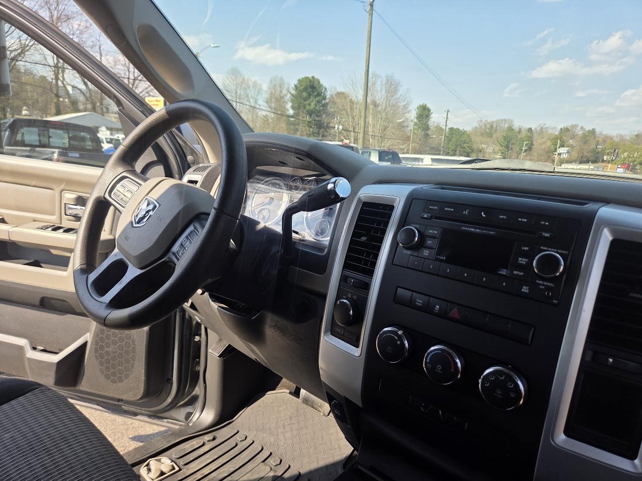 RAM 1500 SLT Crew Cab 4WD 2012