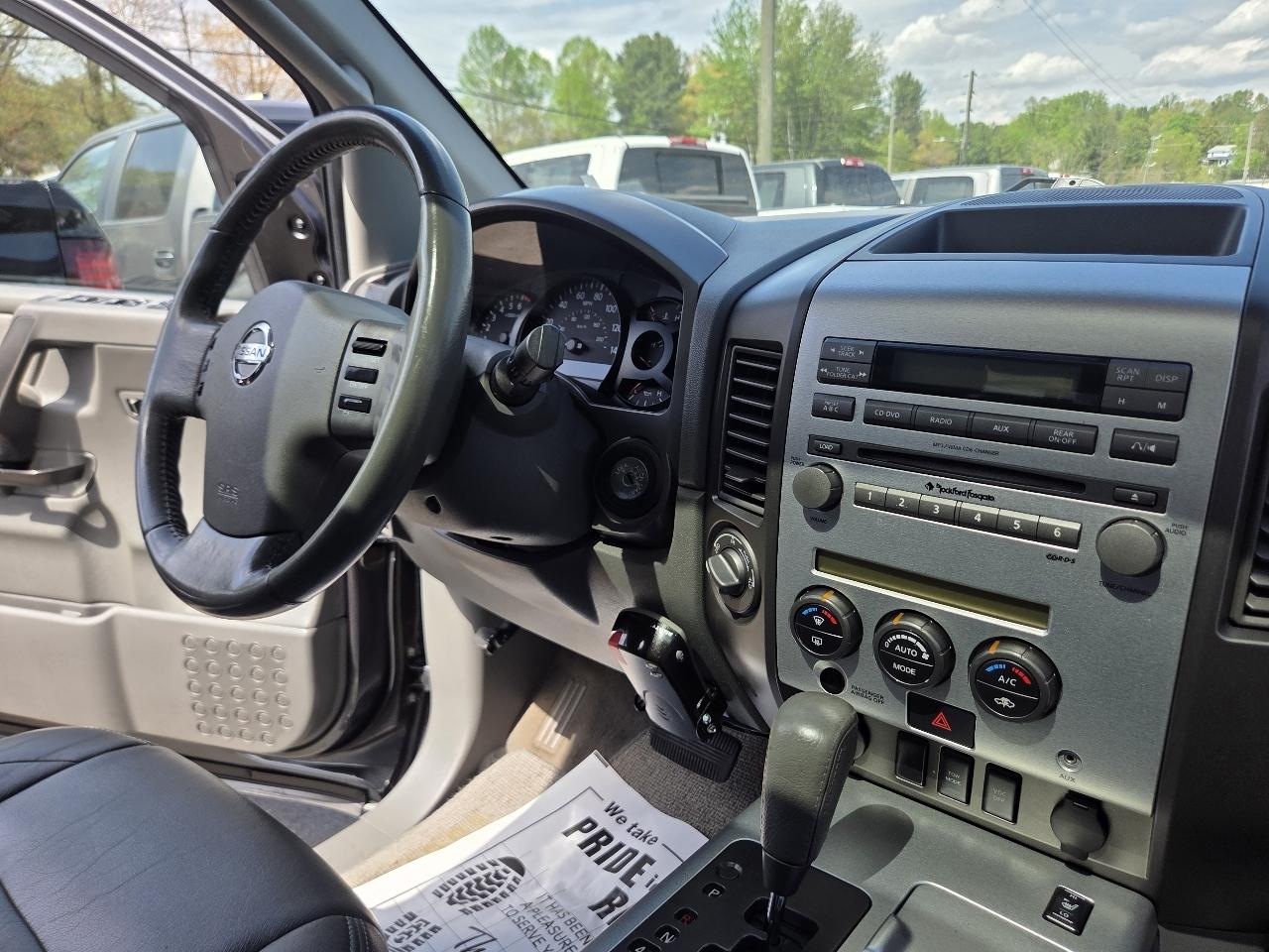 Nissan Titan LE Crew Cab 4WD 2007