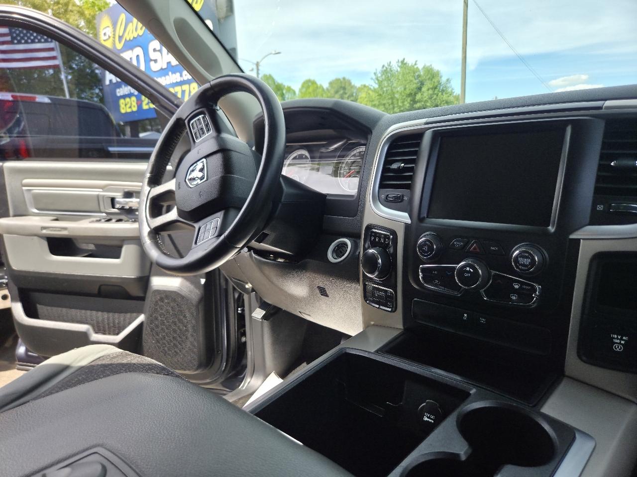 RAM 1500 SLT Crew Cab SWB 4WD 2014