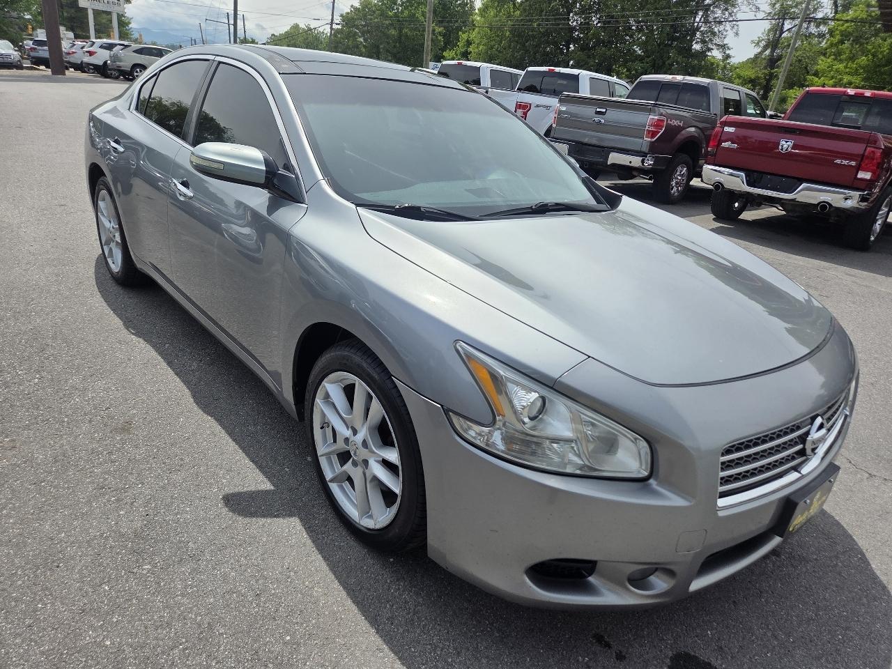 Nissan Maxima S 2009