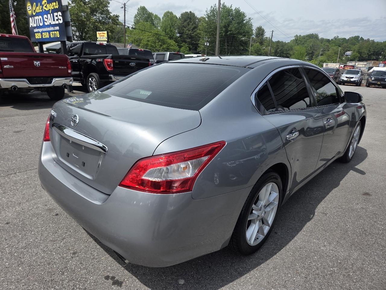 Nissan Maxima S 2009