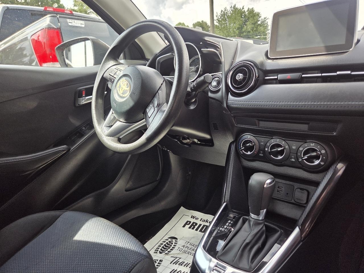 Toyota Yaris iA 6A 2017