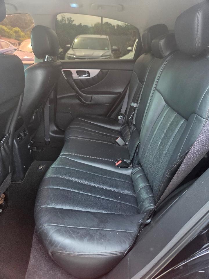 Infiniti QX70 Base 2014