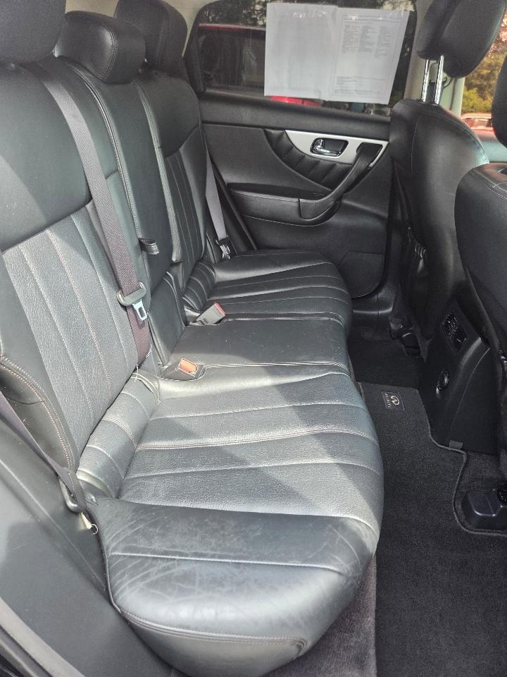 Infiniti QX70 Base 2014