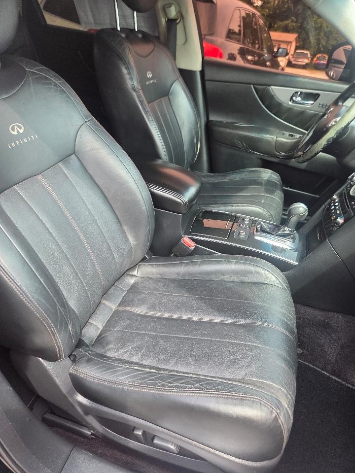 Infiniti QX70 Base 2014