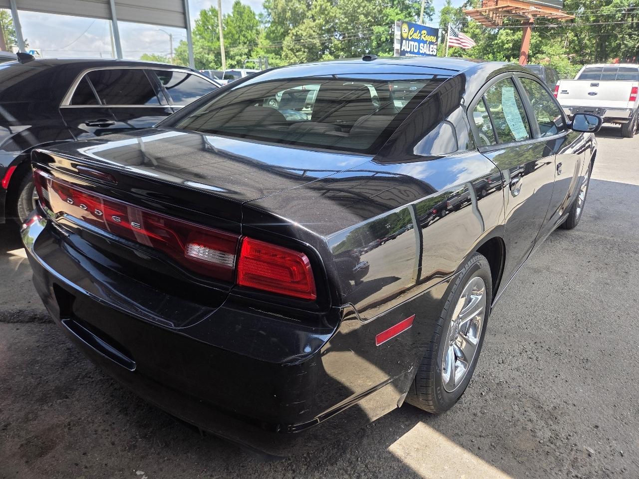 Dodge Charger SE 2011