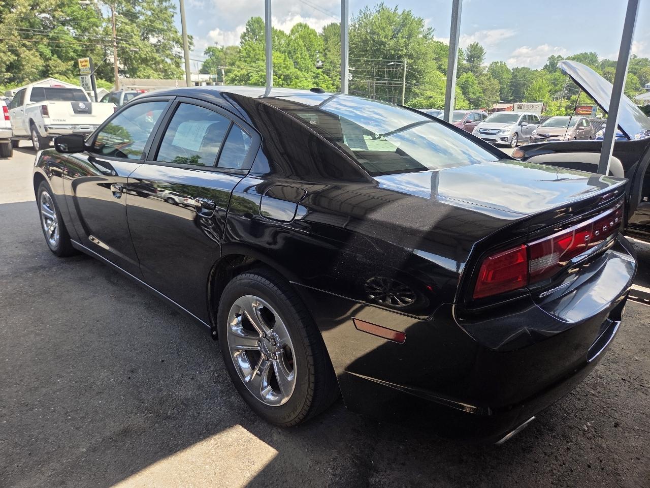 Dodge Charger SE 2011