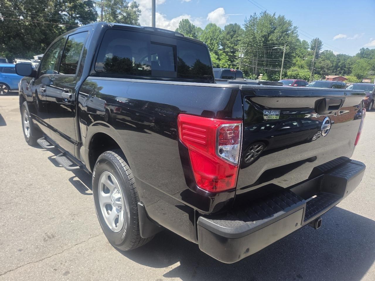 Nissan Titan S Crew Cab 4WD 2020