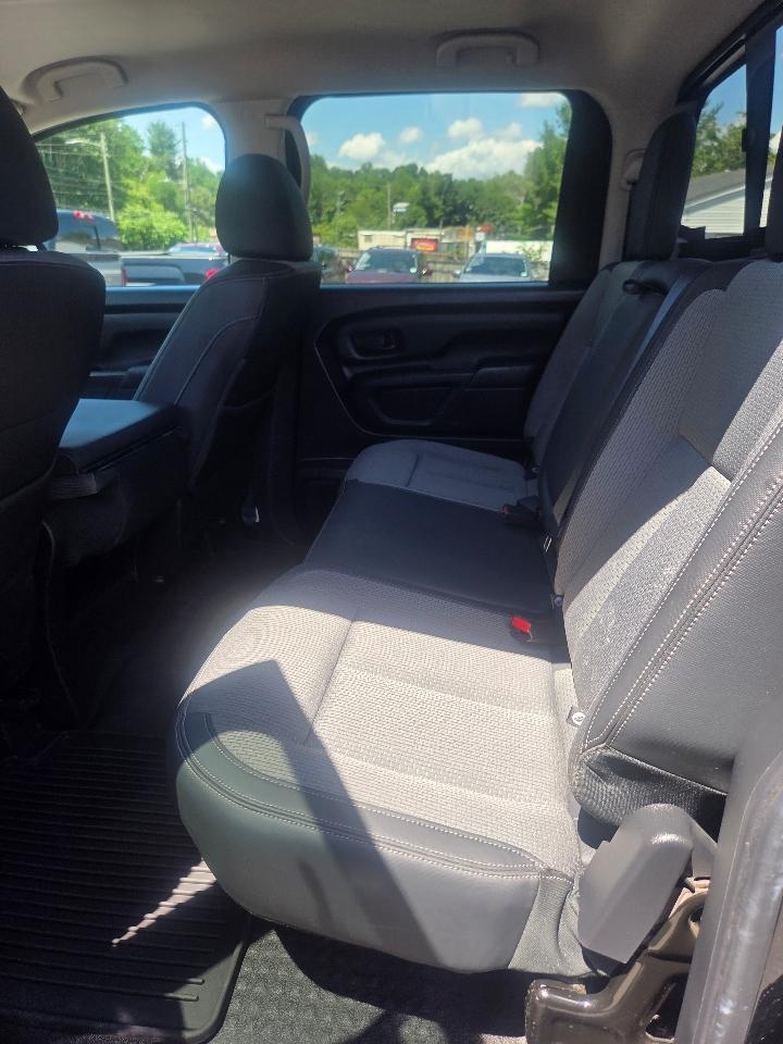 Nissan Titan S Crew Cab 4WD 2020
