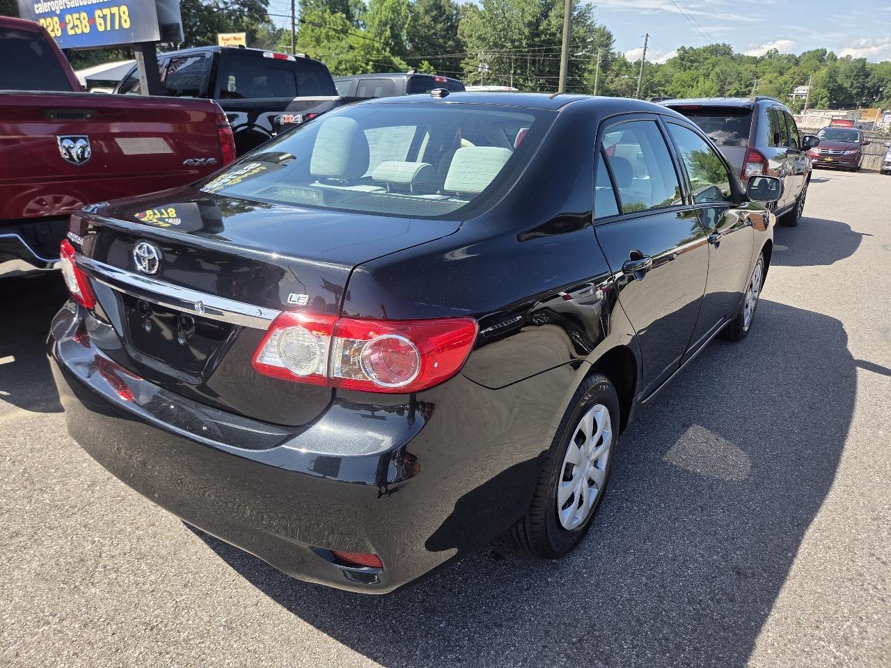 Toyota Corolla S 5-Speed MT 2011