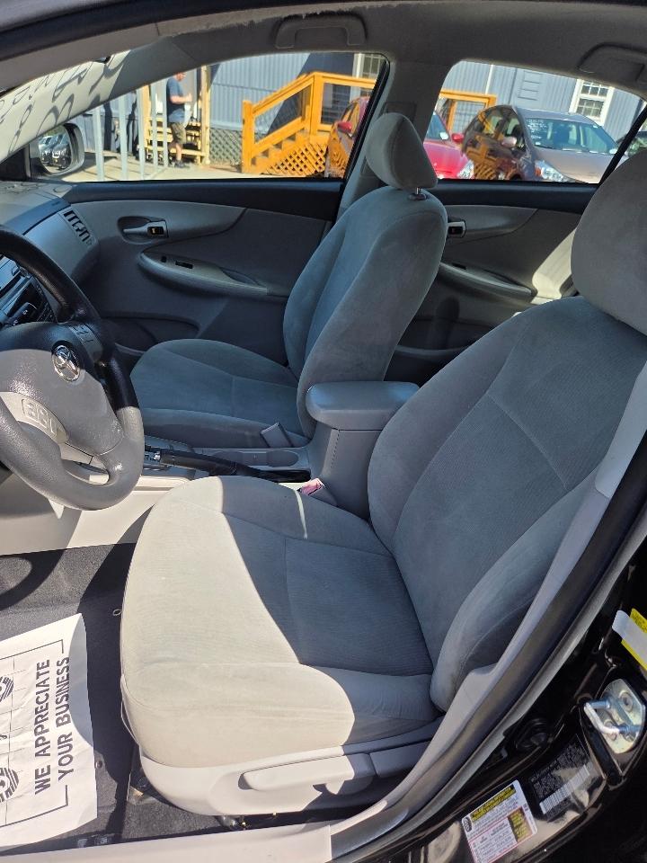 Toyota Corolla S 5-Speed MT 2011