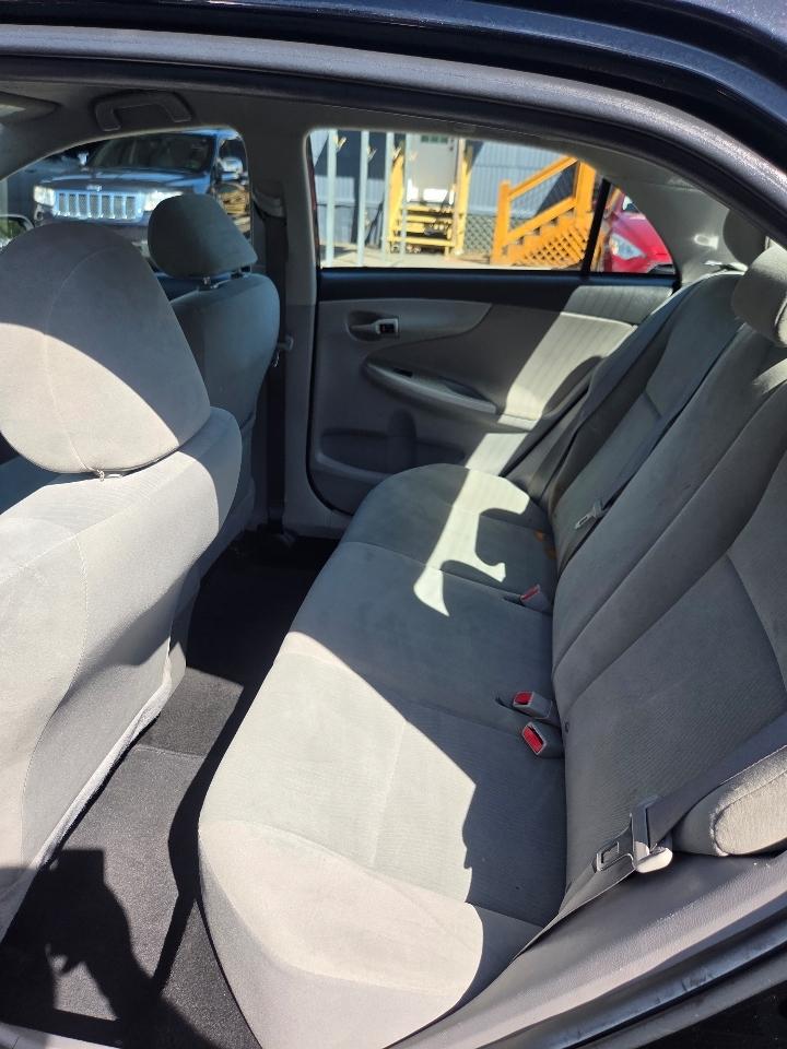 Toyota Corolla S 5-Speed MT 2011