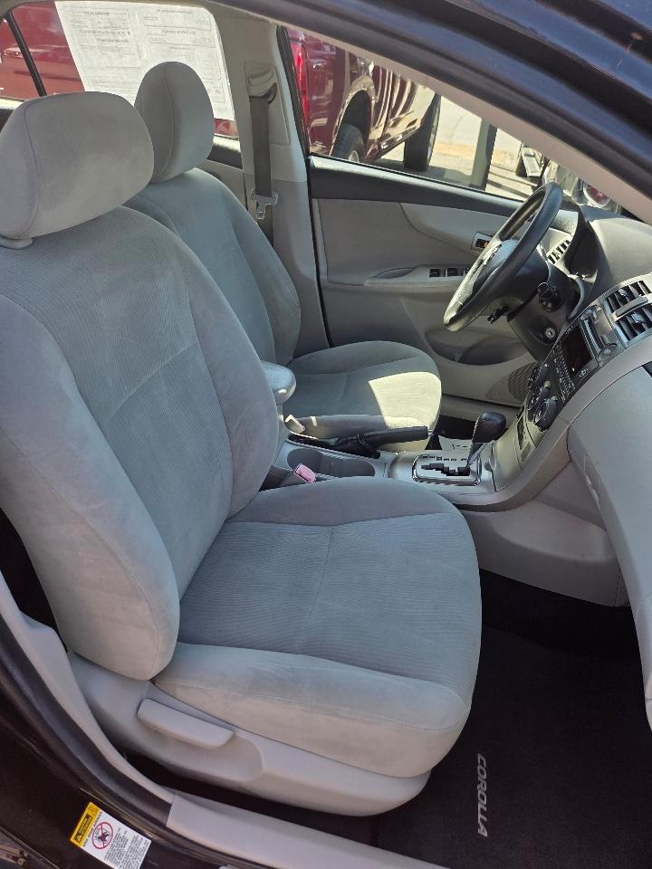 Toyota Corolla S 5-Speed MT 2011
