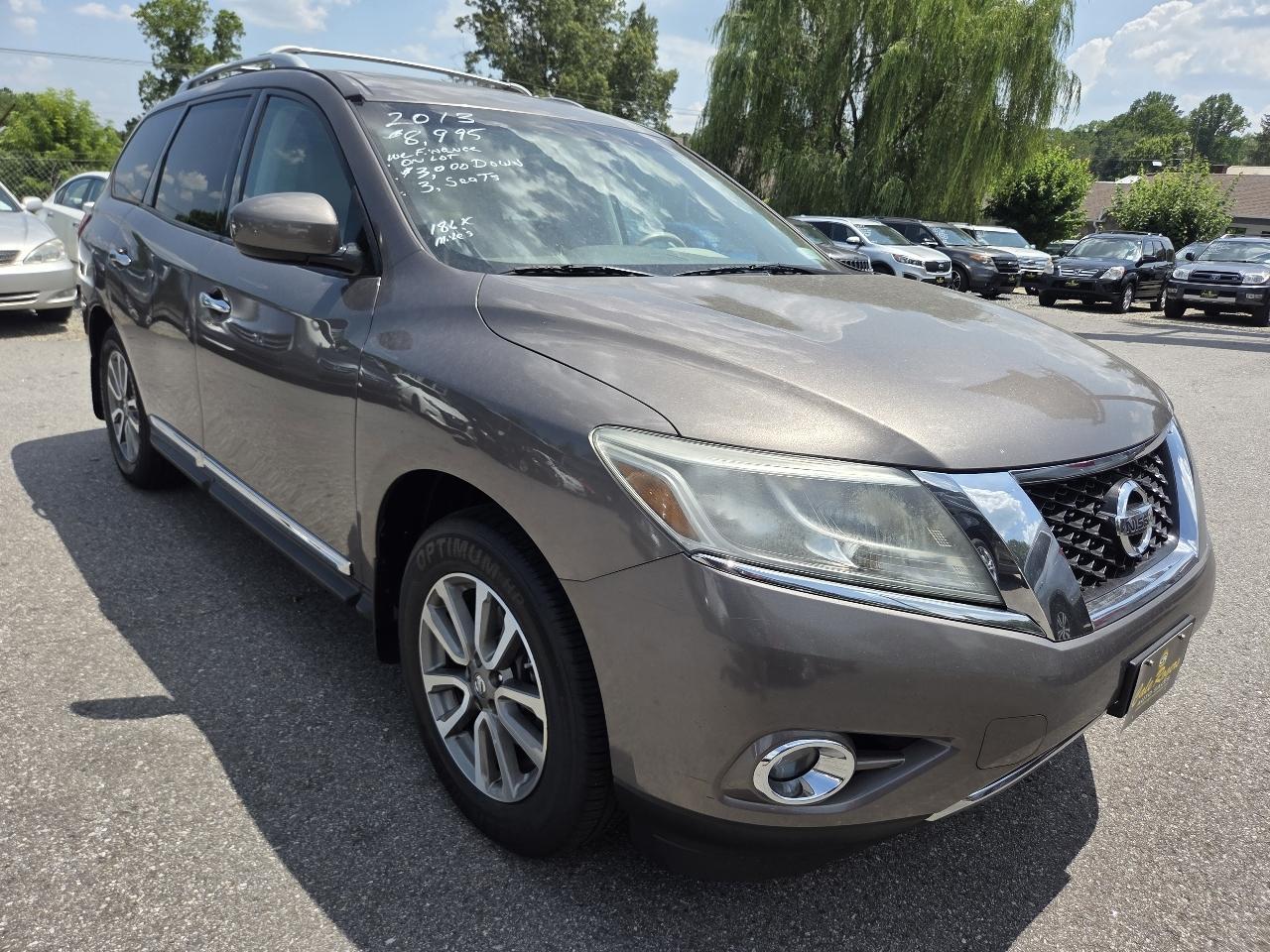 Nissan Pathfinder SV 4WD 2013
