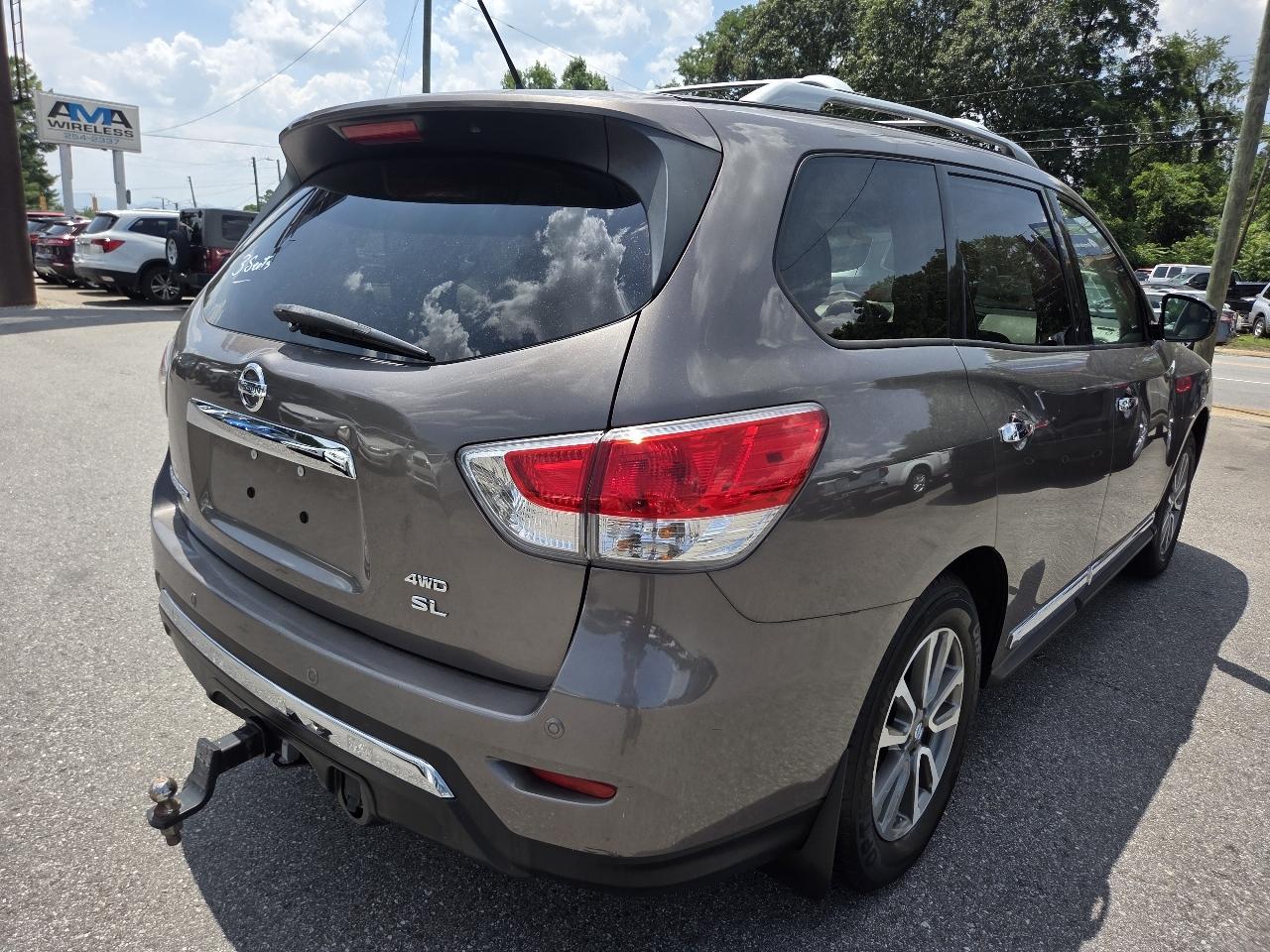 Nissan Pathfinder SV 4WD 2013