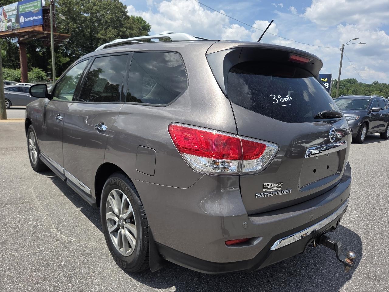 Nissan Pathfinder SV 4WD 2013