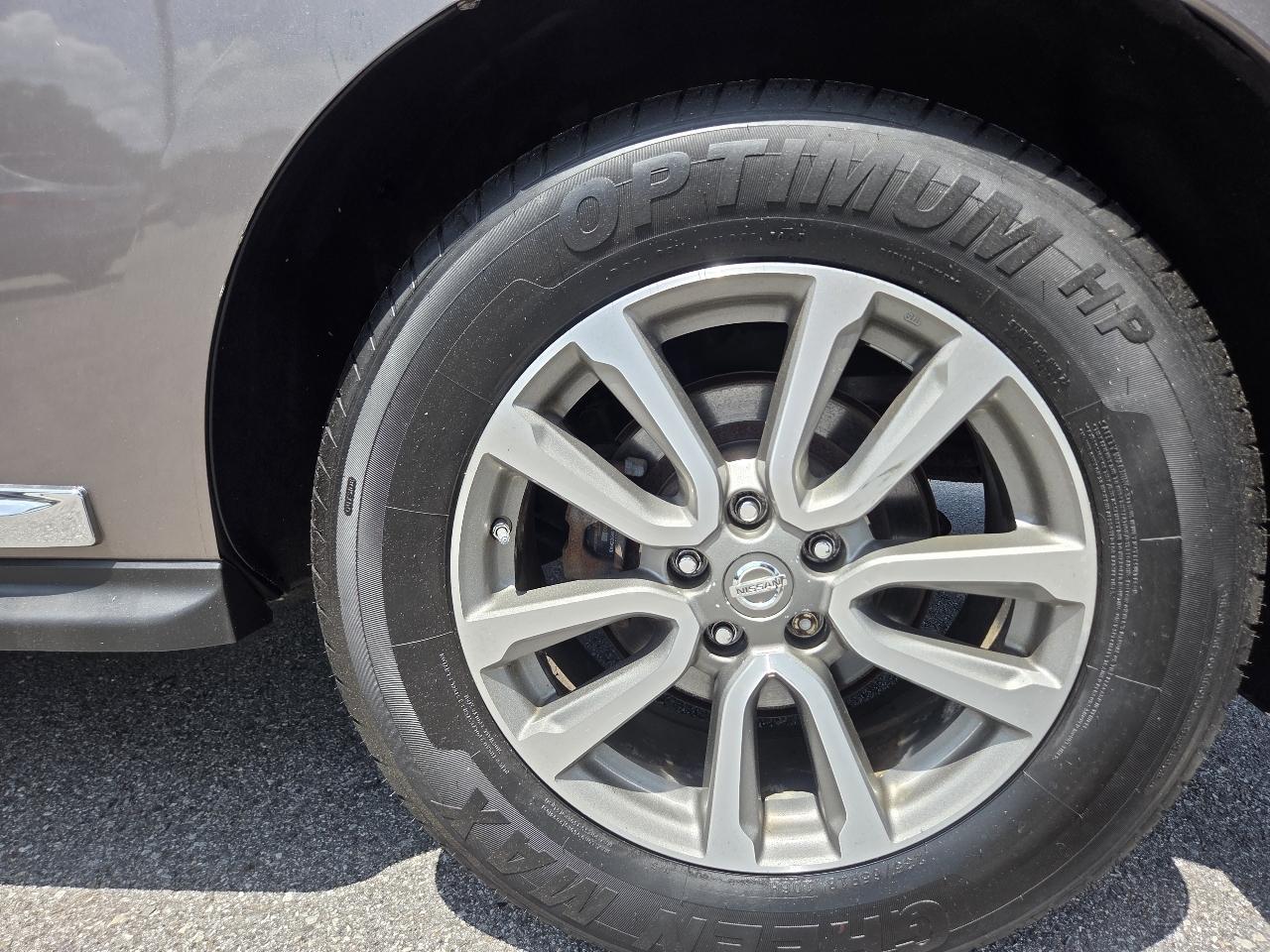 Nissan Pathfinder SV 4WD 2013