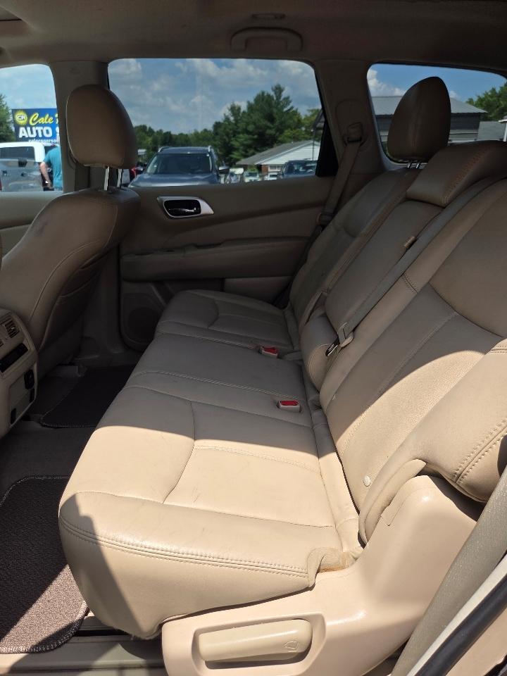 Nissan Pathfinder SV 4WD 2013