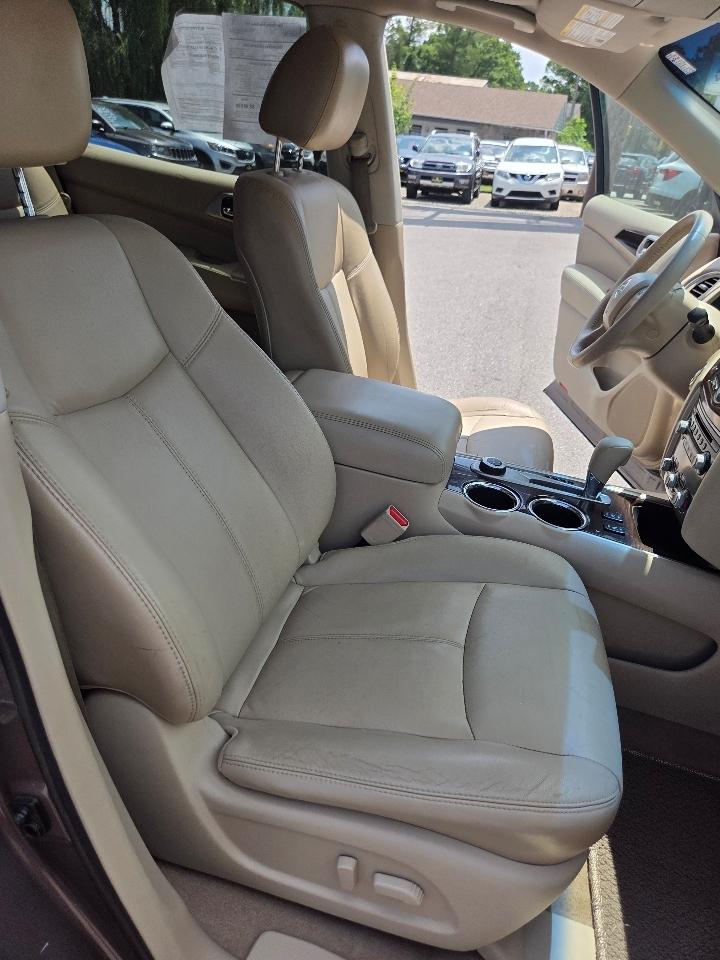Nissan Pathfinder SV 4WD 2013