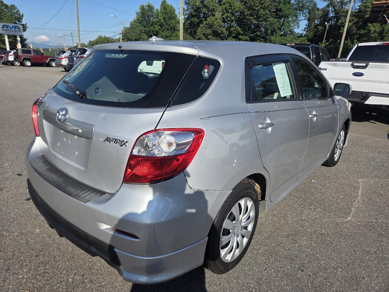 Toyota Matrix Base 4-Speed AT 2010