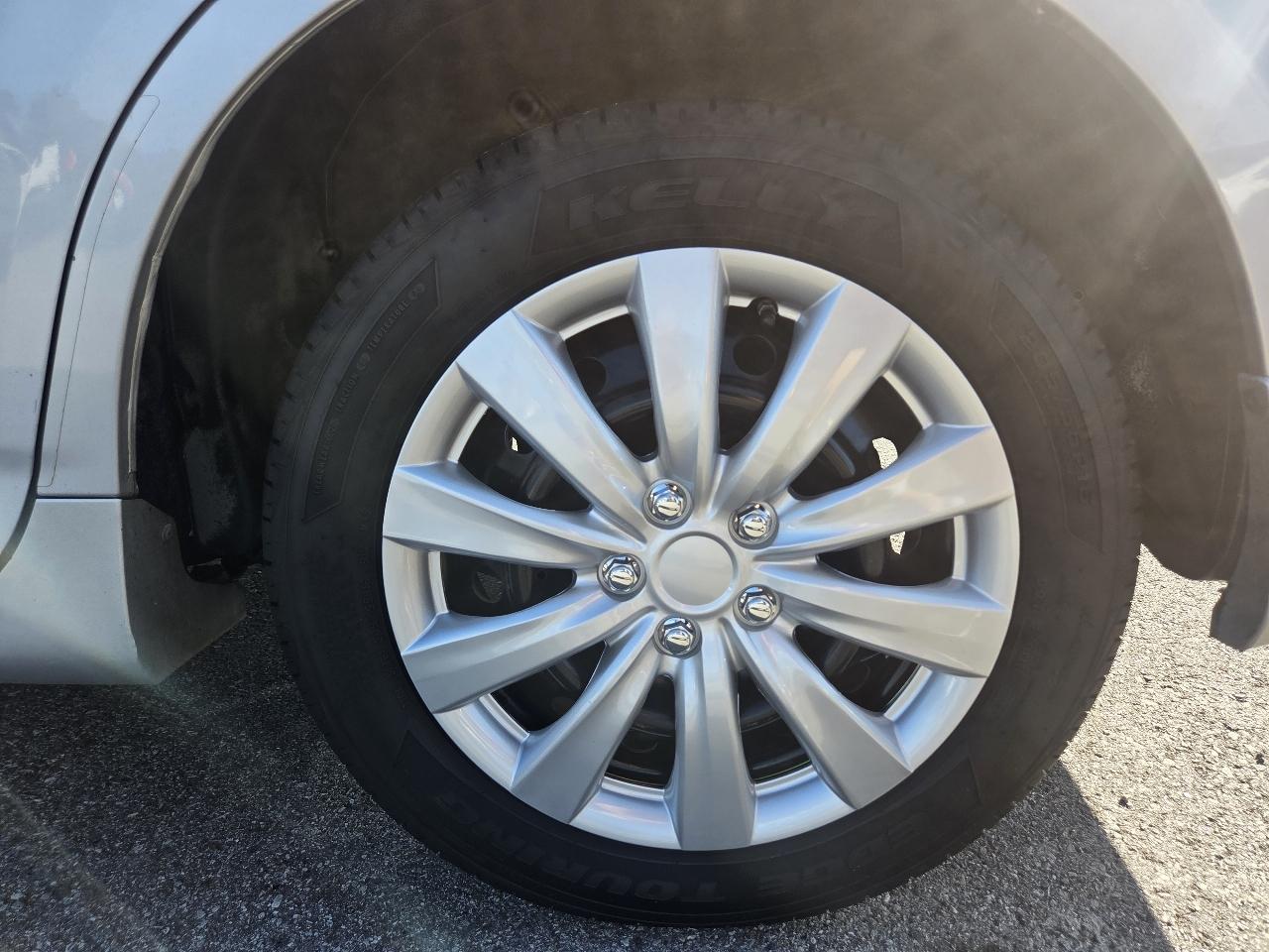 Toyota Matrix Base 4-Speed AT 2010