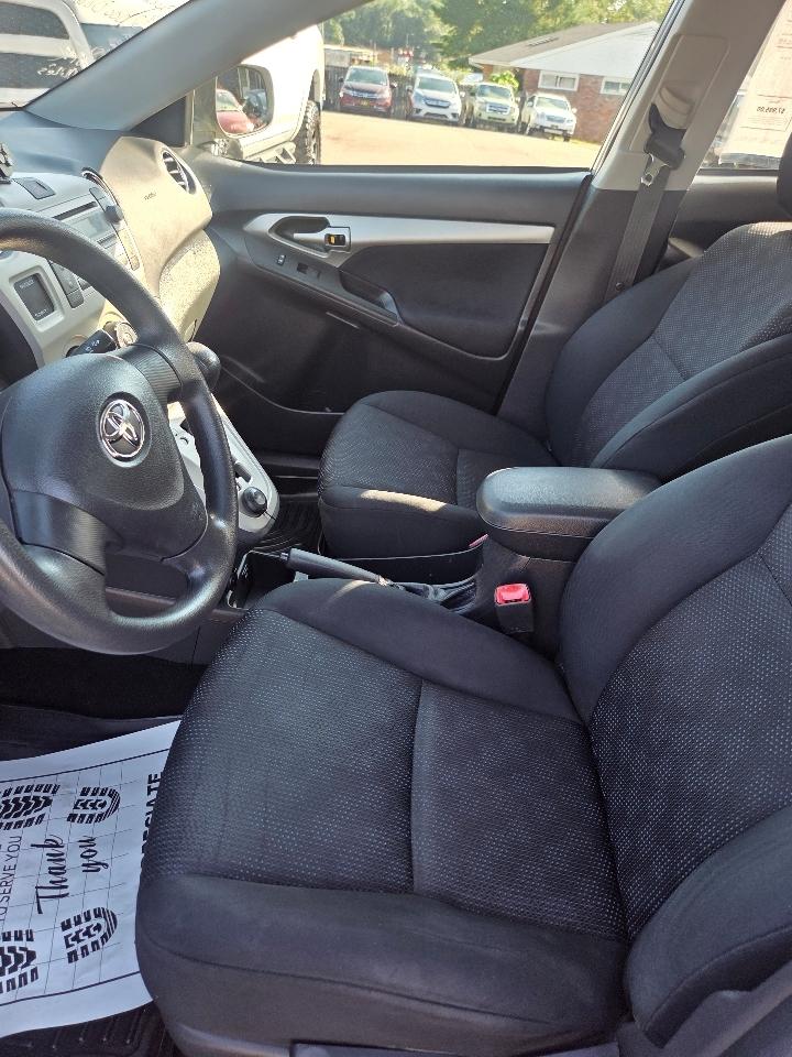 Toyota Matrix Base 4-Speed AT 2010