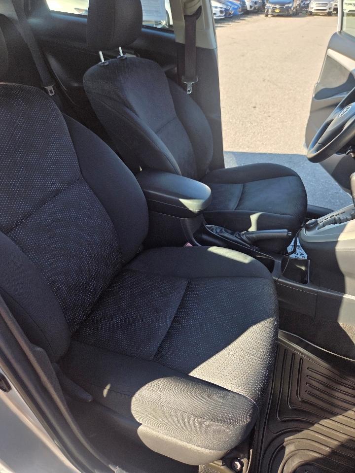 Toyota Matrix Base 4-Speed AT 2010