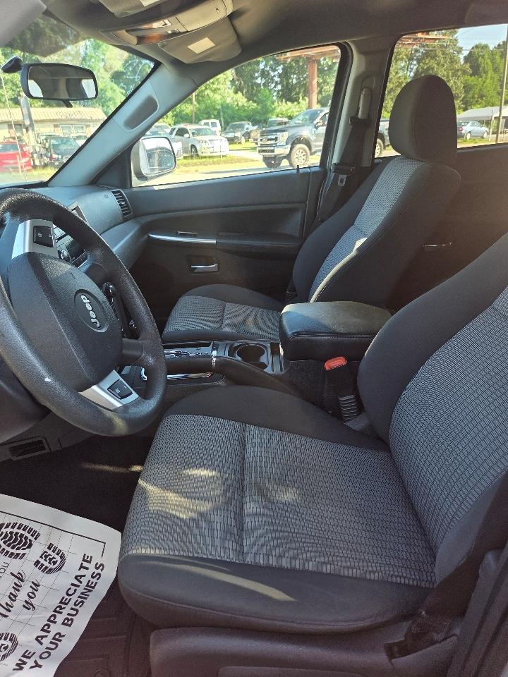 Jeep Grand Cherokee Laredo 4WD 2010