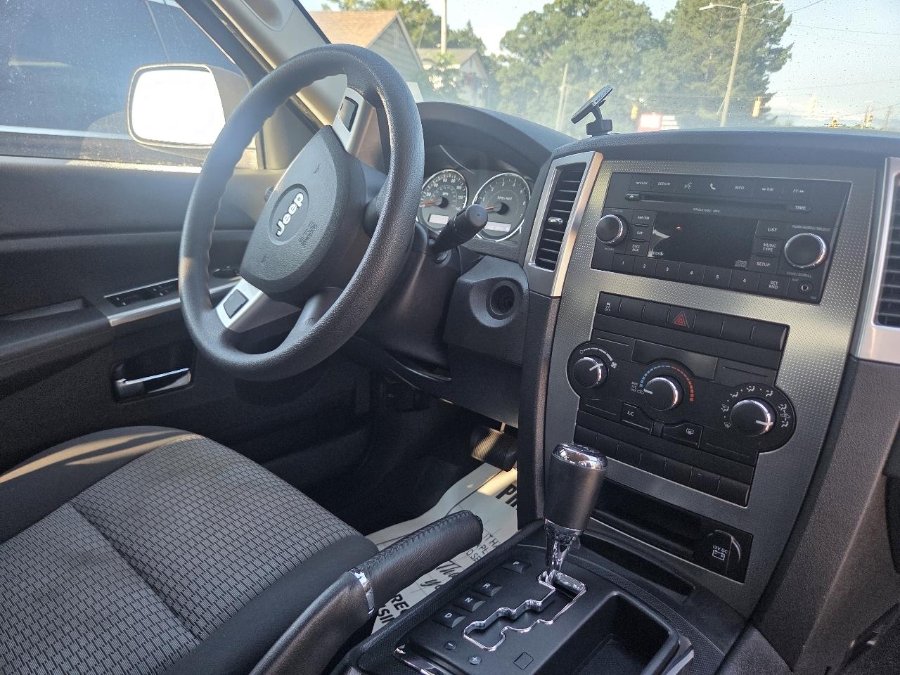 Jeep Grand Cherokee Laredo 4WD 2010
