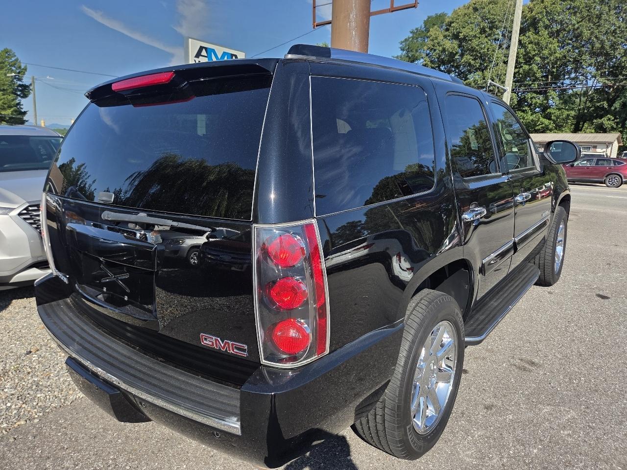 GMC Yukon Denali AWD 2008