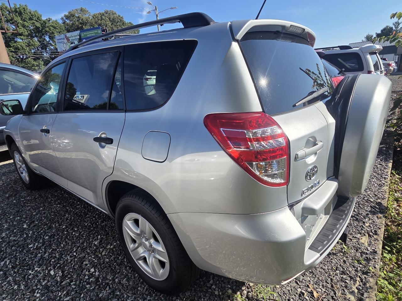 Toyota RAV4 Base I4 4WD 2012