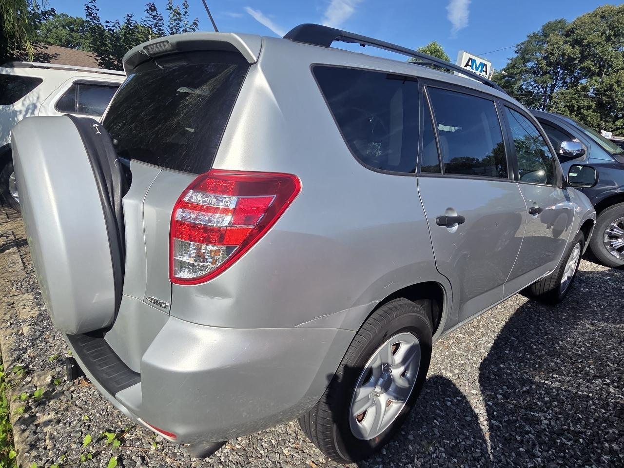 Toyota RAV4 Base I4 4WD 2012