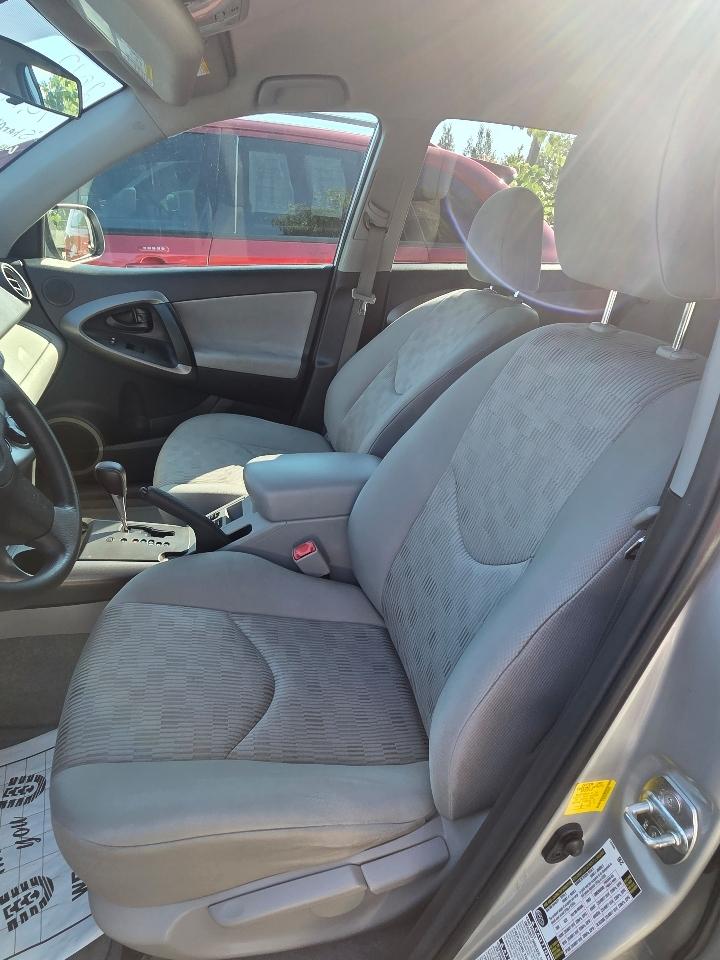 Toyota RAV4 Base I4 4WD 2012