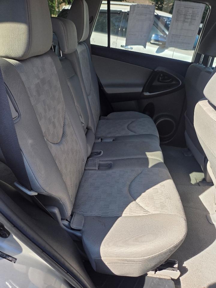 Toyota RAV4 Base I4 4WD 2012