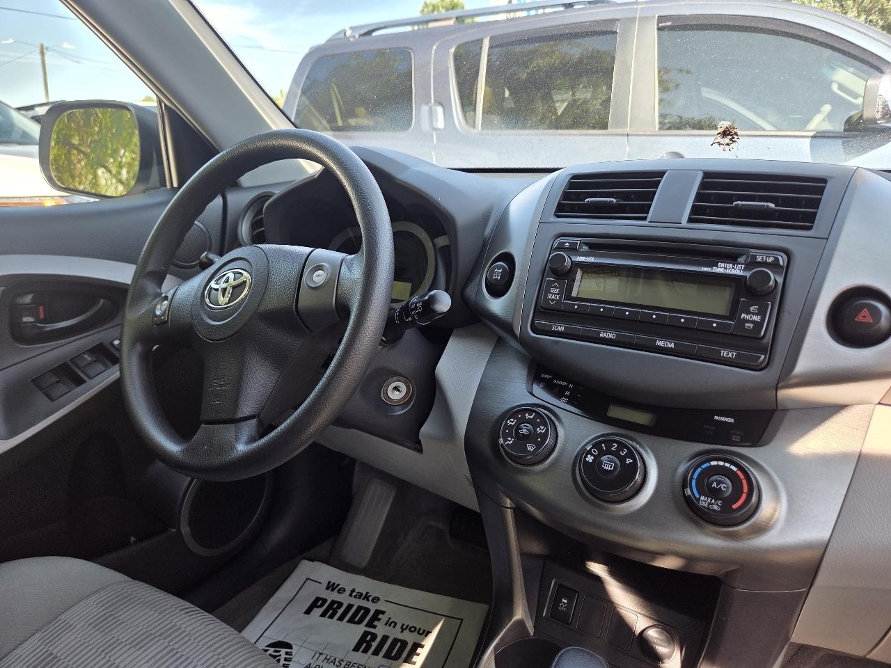 Toyota RAV4 Base I4 4WD 2012